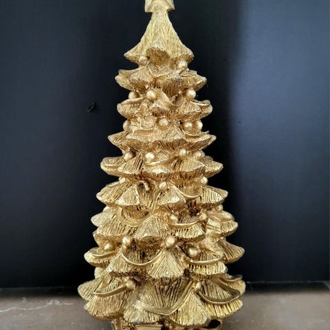 Dekorativt gullfarget juletre 30 cm høyt