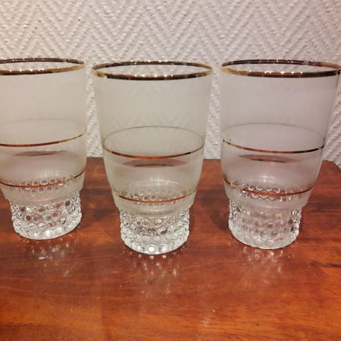 Tre store retroglass