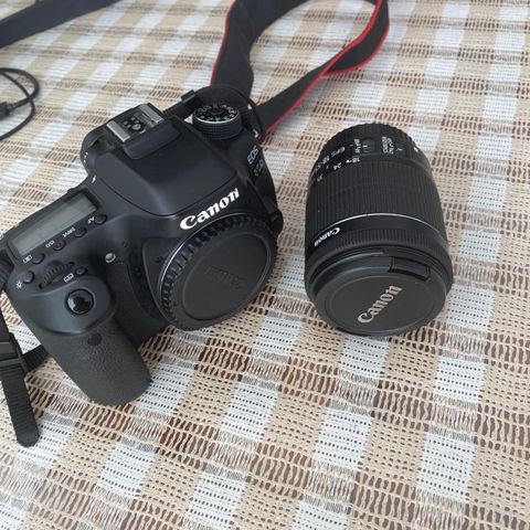 Selling Canon EOS 80D with 18-55 mm IS