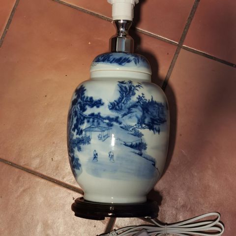 Kinesisk porselen bordlampe