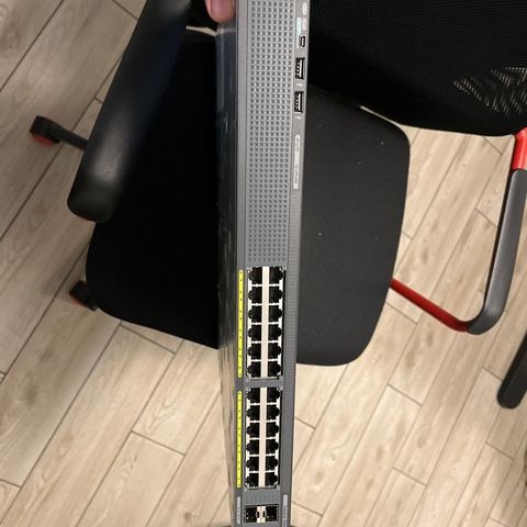 Cisco switch  WS-C2960XR-24TS