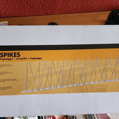 Bird spikes due pigger