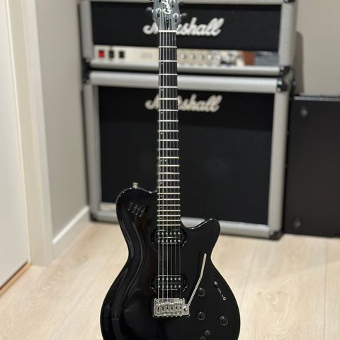 Godin LGXT inkludert Roland GR-33 Gitarsynth