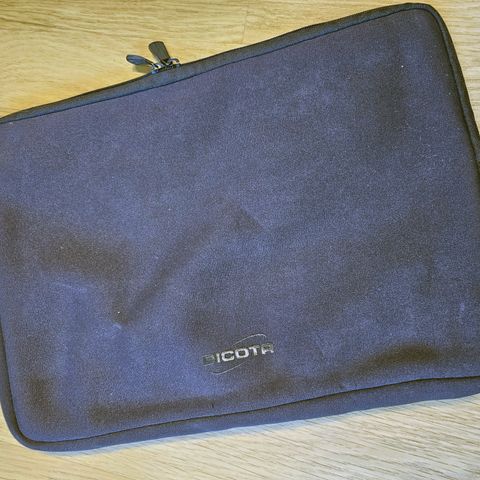 Dicota etui til laptop 30x40x4cm (sendes etter avtale)