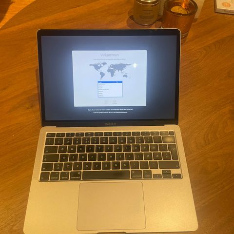 Mac book air intel core i3, selges veldig billig!!