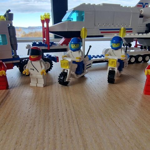 Lego 6346 shuttle launching crew