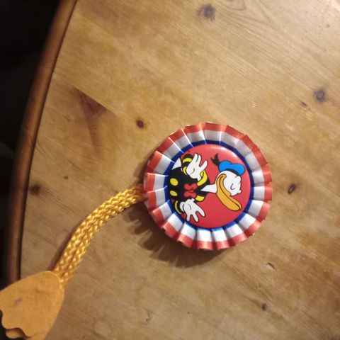 Donald Duck button