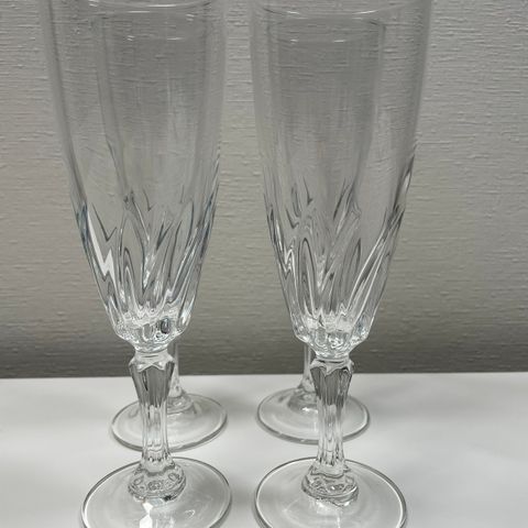 Vintage Luminarc France Flamenco Champagne Glass 4 stk (18.2 cm x 5.8 cm)