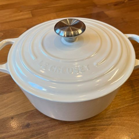 Le Creuset støpejernsgryte no 24