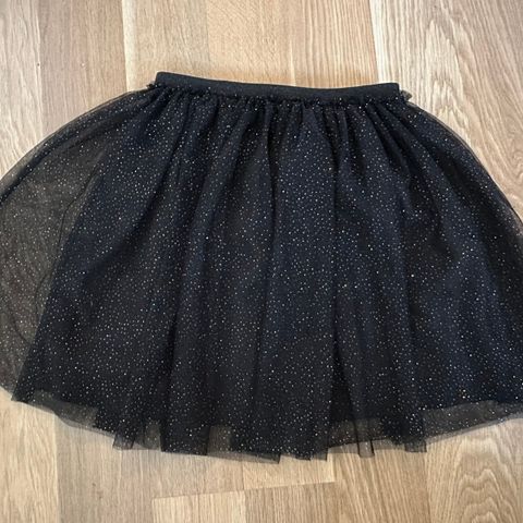 Nydelig sort tyllskjørt med glitter fra H&M str. 134/140 (8-9-10 år)