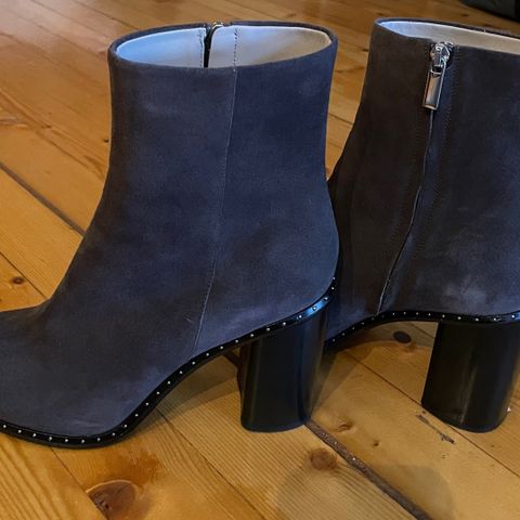 Roccamore Saga Grey boots