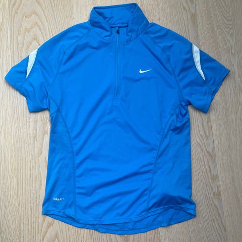 Nike t-shirt med glidelås xs