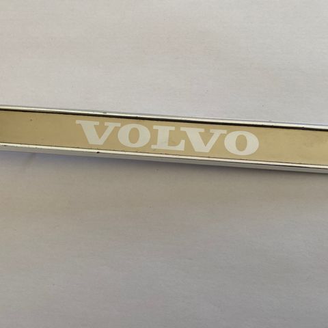 Volvo 140/240 emblem.