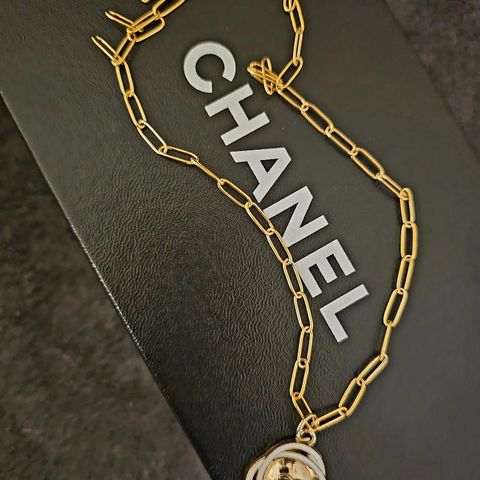 Nytt og nydelig redesign smykke fra Chanel/klær 💝 One of a kind