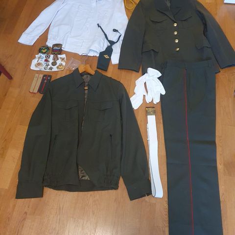Russisk/Sovjetisk paradeuniform og diverse medaljer