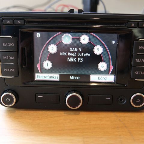 Original VW RNS315 DAB+, blåtann musikk/telefon, navi, ryggekamera og kode