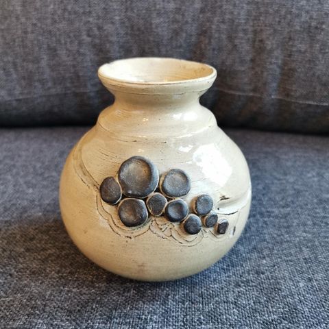 Keramikk vase selges