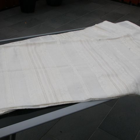 Hvite / offwhite gardiner med vevd mønster - vindu/ stuevindu og dør/ balkongdør