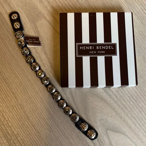 Henri Bendel armbånd i skinn med steiner