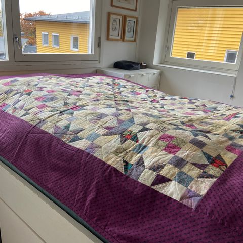 Håndsydd patchwork sengeteppe 155x190 cm