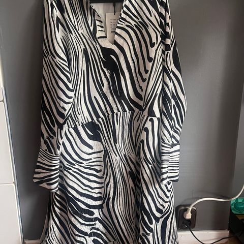 Gestuz zebra kjoler ny Str S