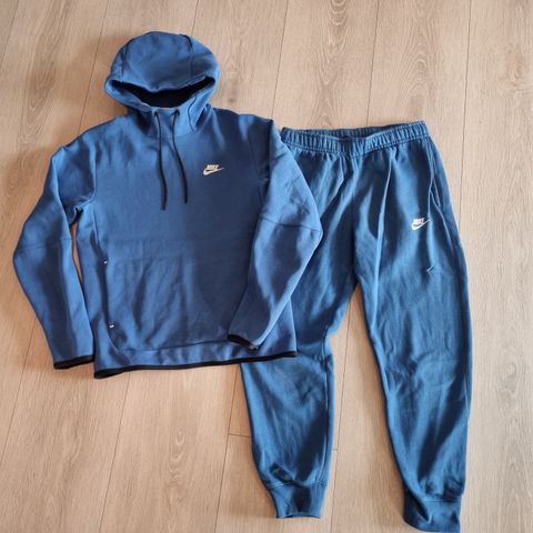 Nike Tech fleece genser og bukes i str S