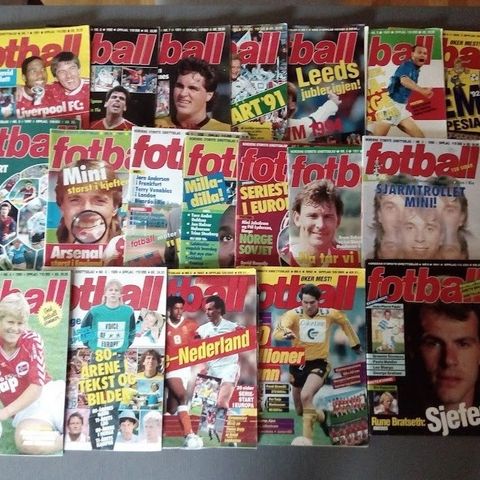 19 eksemplarer av bladet «Fotball»