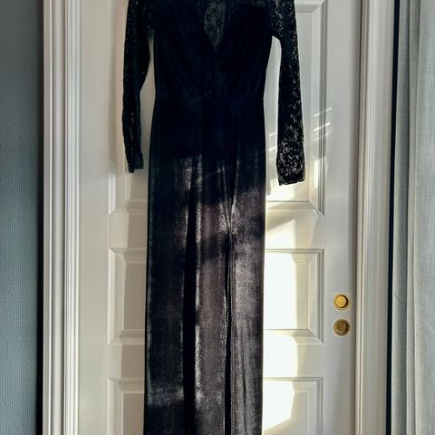 Festkjole - svart, lang kjole fra NLY Eve