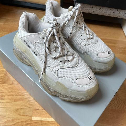 Balenciaga triple S