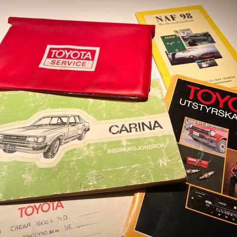 Toyota Carina Instruksjonsbok (Norsk) og Utstyrskatalog