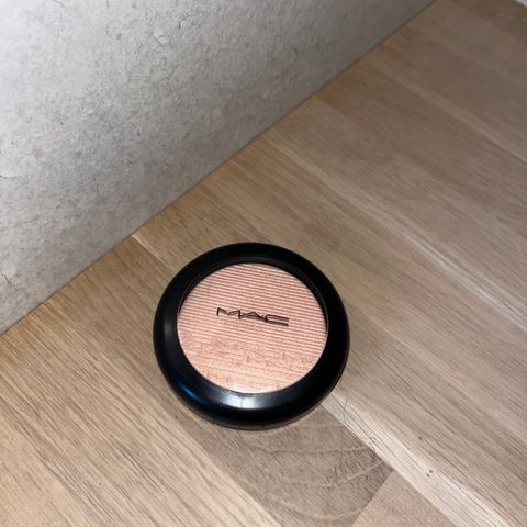 MAC extra dimension iced apricot