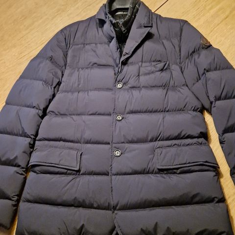 Moncler jakke str 3