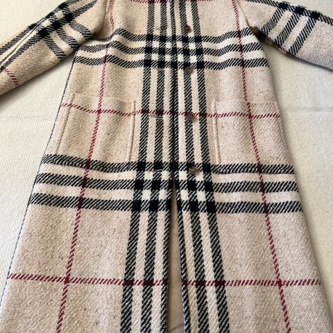 Meget sjelden! Ekte Burberry London ullkåpe i maxi lengde. Tidløs klassiker!