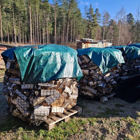 Bjørkeved og furuved tørr fra norges mest nedbørsfattige daler Gudbrandsdalen