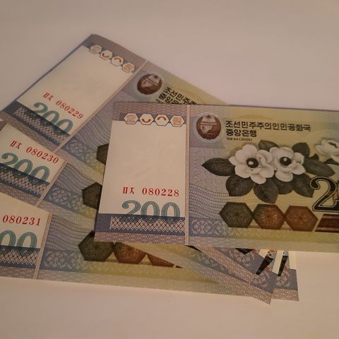 Nord-Korea - 200-Won - Usirkulert seddel i løpende nummer-rekke...- 2005.