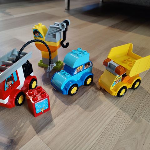 Duplo lego min første tauebil med flere ting.