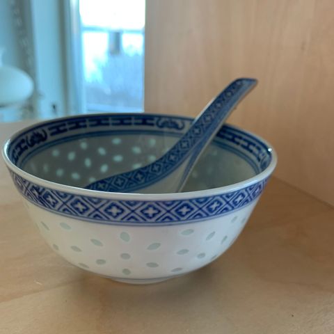 Retro Jingdezhen-skål og -skje i porselen.