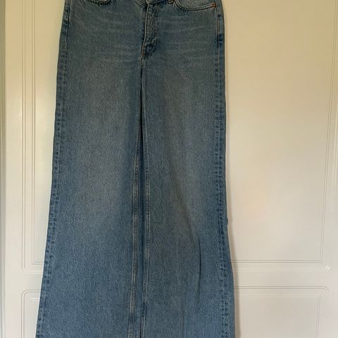 Weekday Root Jeans str 27