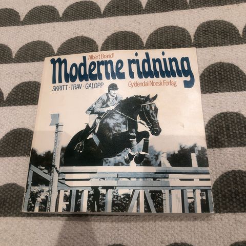 Albert brandl Moderne ridning 1975 (hentes/sendes)