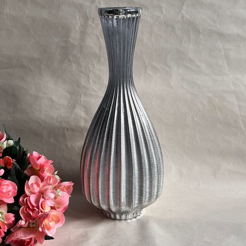 Vase i glass med pen fasong