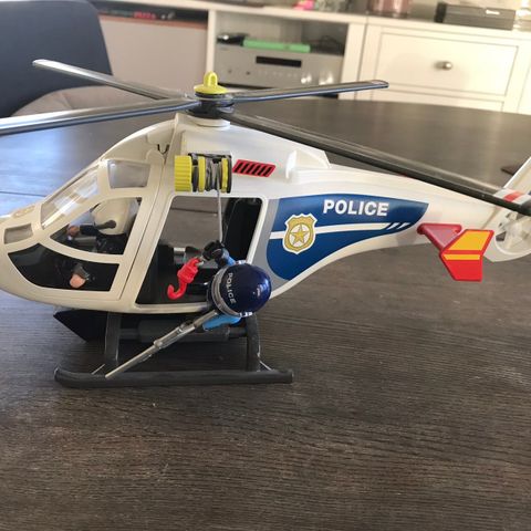 Playmobile politihelikopter med lys.