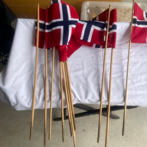 Små norgesflagg