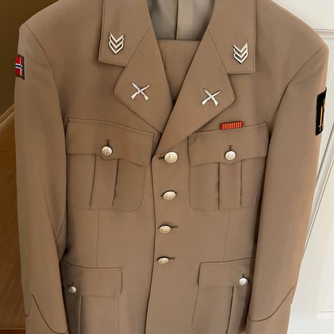 Forsvarets khaki uniform