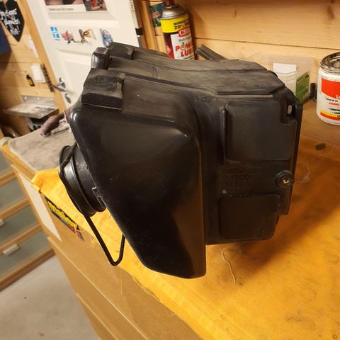 Original luftfilterboks til 1989-1992 mod Suzuki Gsxr 1100.