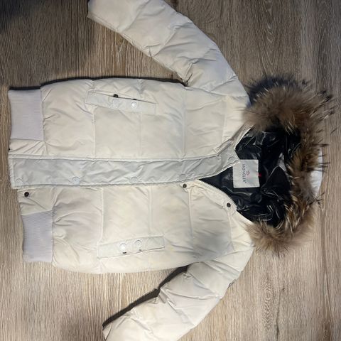 Moncler vinterjakke/ dunjakke størrelse ca 6-8 år til gutt eller jente