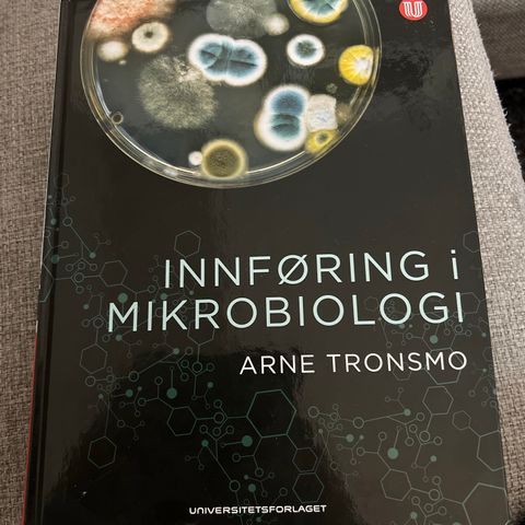 Innføring i Mikrobiologi - ISBN 978-82-15-02592-6