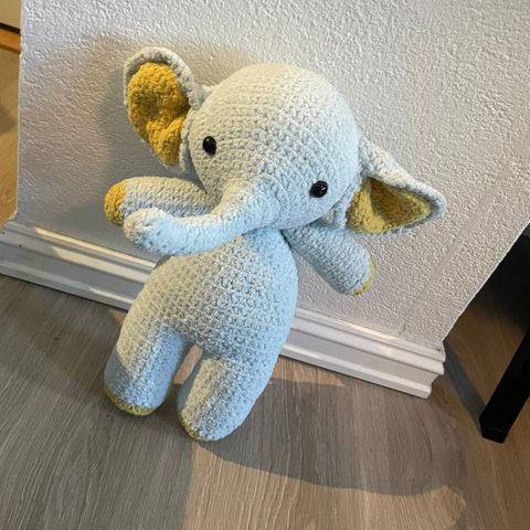 Fin elefant som er heklet som ny!