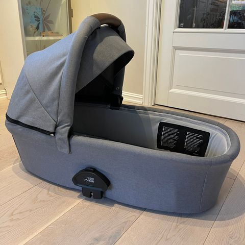 Britax Smile III / 3 bagdel / liggedel med originalt regntrekk