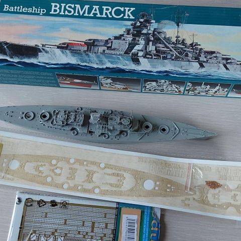 Bismarck - Revell 1:700 skala - med tredekk og photoetch detaljer