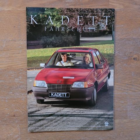 Brosjyre Opel Kadett kjøreskolebil 1987